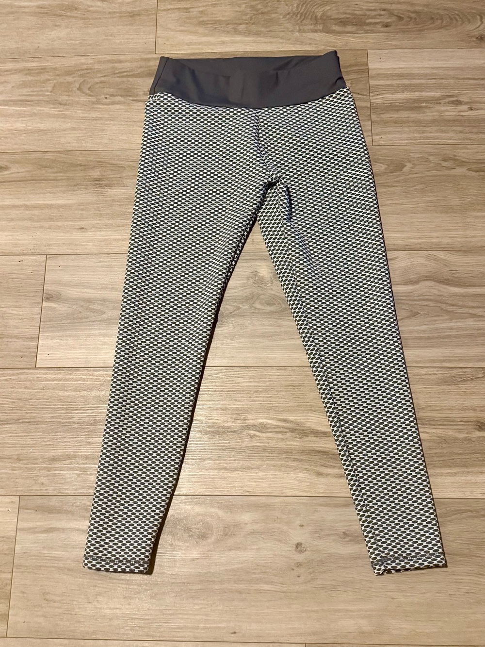Textured Grey & White High-Waist Leggings